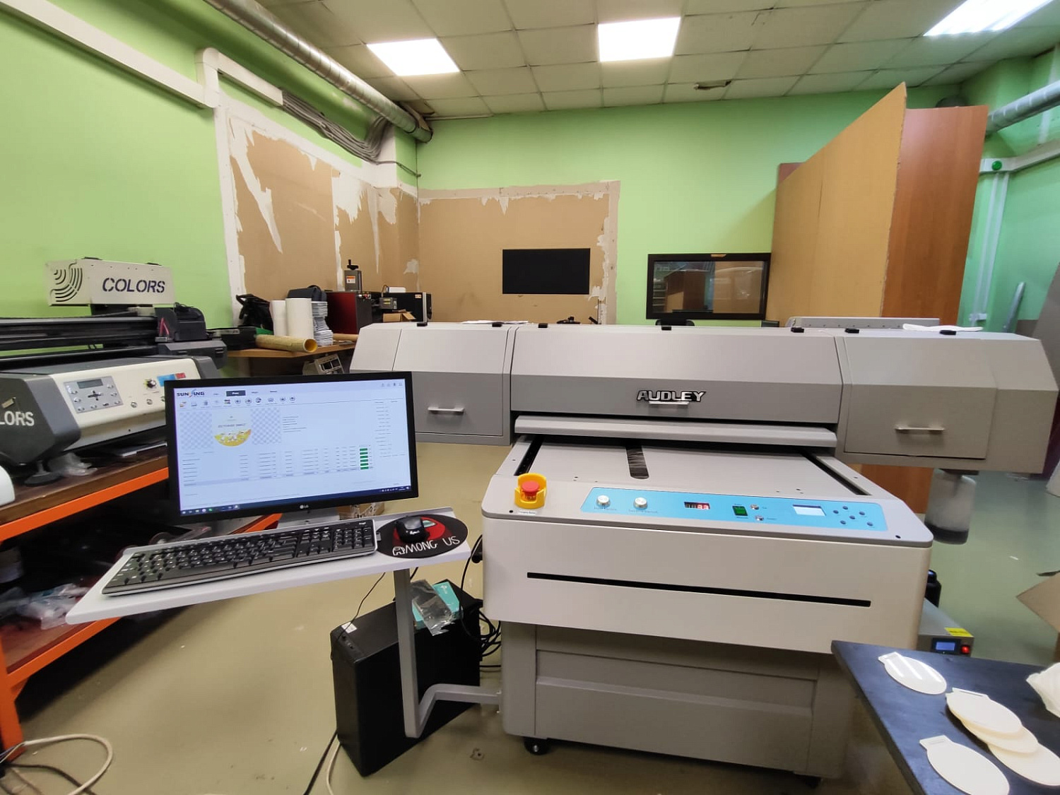 Запуск UV принтера AUDLEY 9060 в Красноярске