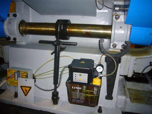 Тигельный пресс ZHHJ-1040 для высечки и биговки усиленной конструкции Тигельный пресс ZHHJ-1040 для высечки и биговки усиленной конструкции