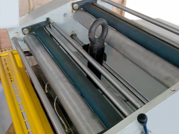 Тигельный пресс ZHTJ-750 с возможностью горячего тиснения Тигельный пресс ZHTJ-750 с возможностью горячего тиснения