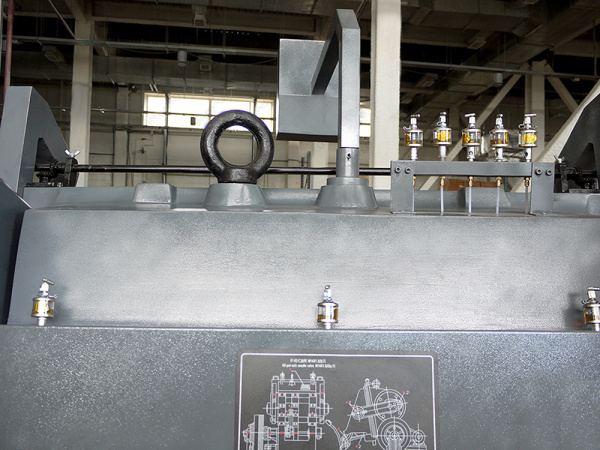 Тигельный пресс для высечки и биговки ML-1300 Тигельный пресс для высечки и биговки ML-1300