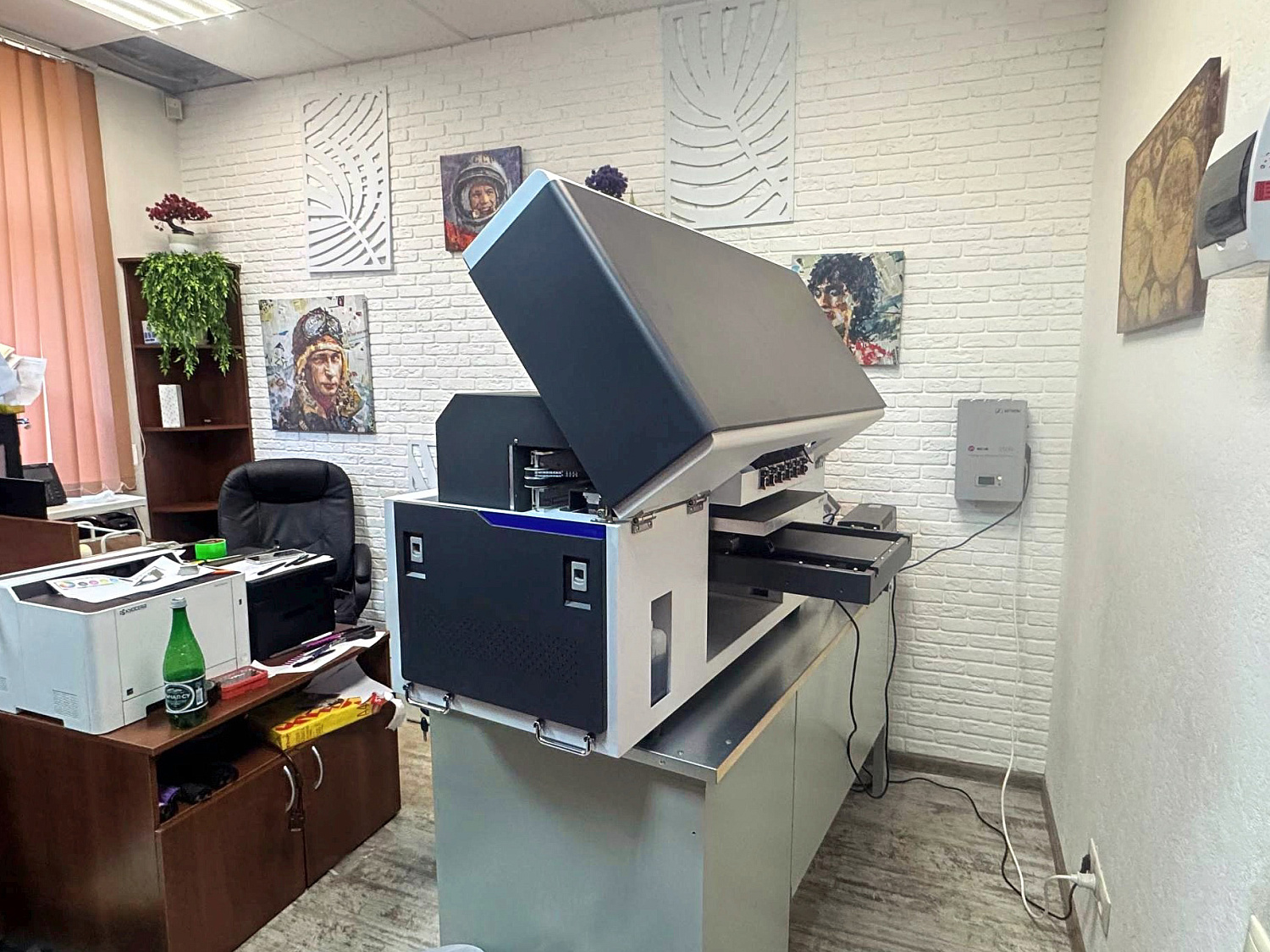 Запуск УФ-принтера UVStar 4060 в Москве