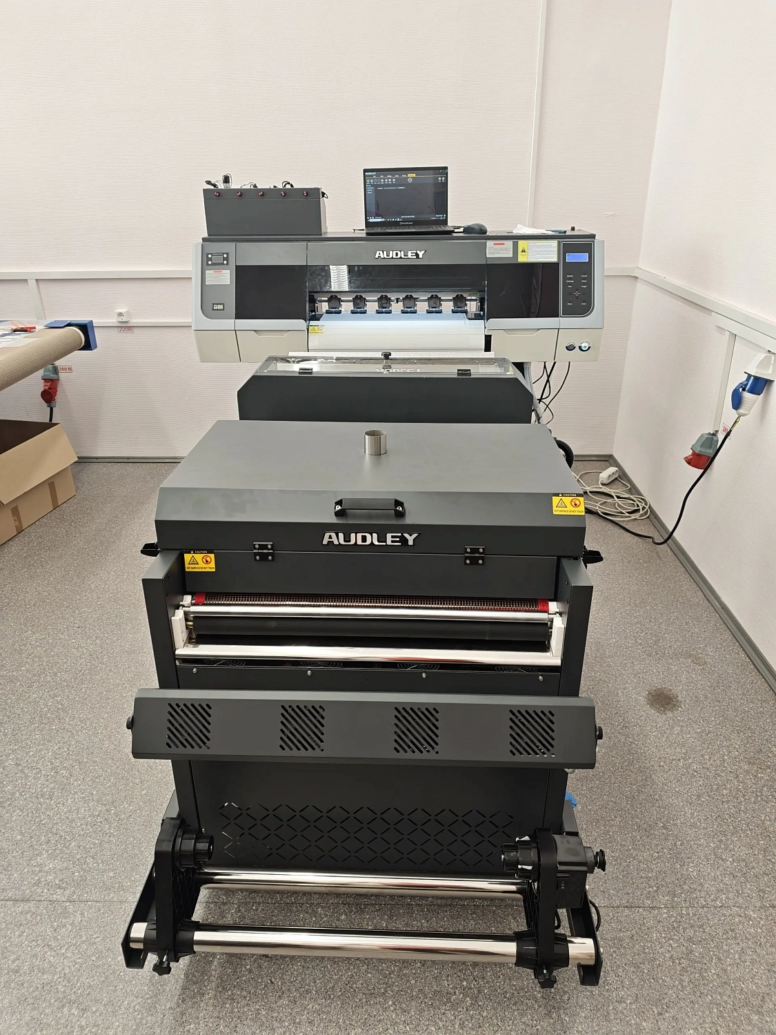 Запуск DTF-комплекса Audley SY6002 Wolf в Технологическом колледже № 24