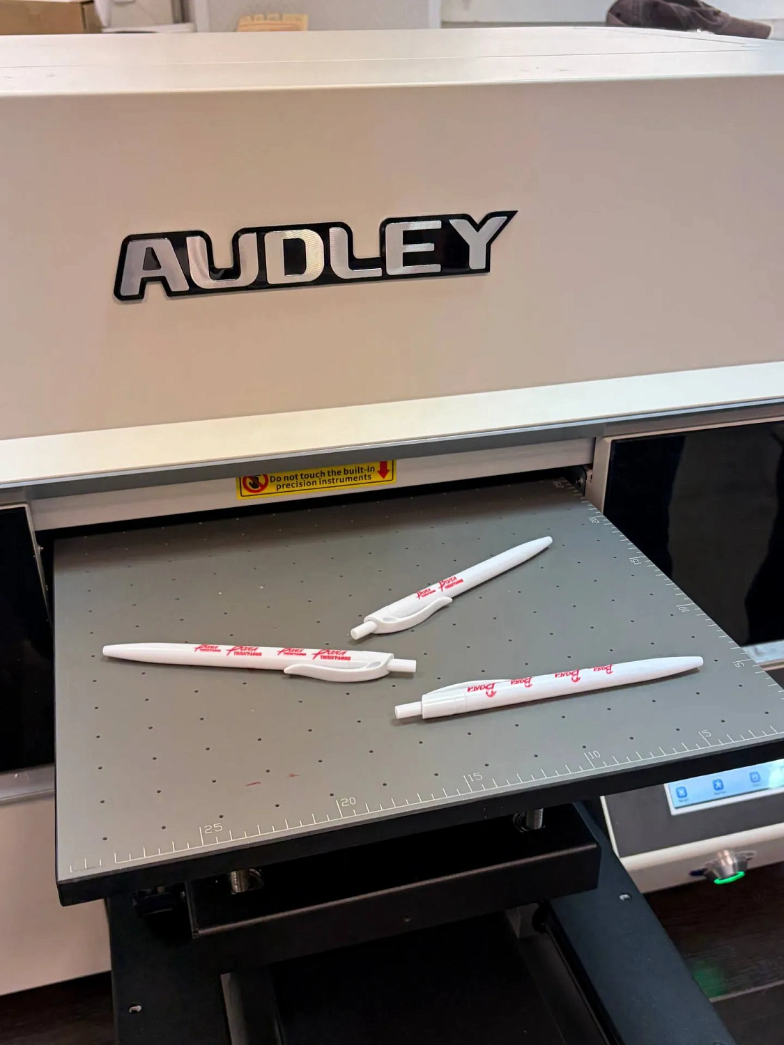 Запуск УФ-принтера Audley UV-3047 в Астрахани