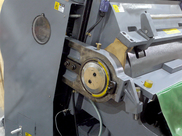 Тигельный пресс для высечки и биговки ML-930 Тигельный пресс для высечки и биговки ML-930