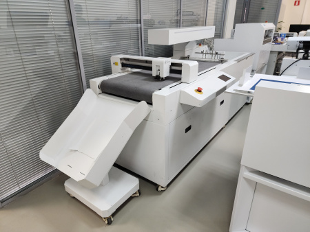Режущая система конвейерного типа с вакуумным листоподатчиком Saga ASF420 (из демозала)