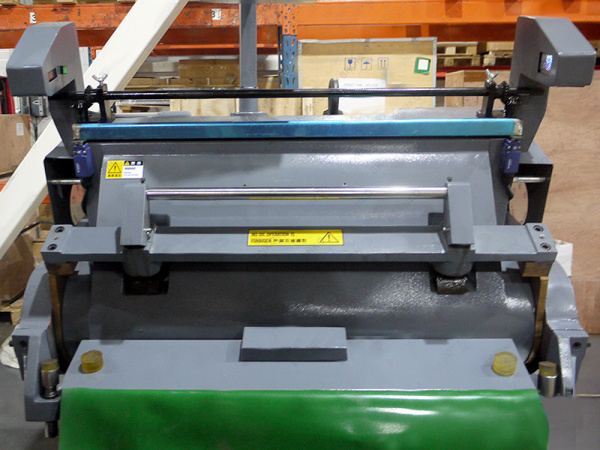 Тигельный пресс для высечки и биговки ML-930 Тигельный пресс для высечки и биговки ML-930