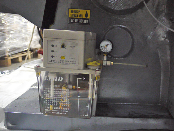 Тигельный пресс для высечки и биговки ML-1500 Тигельный пресс для высечки и биговки ML-1500