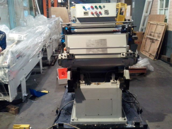 Тигельный пресс серии ZHHJ 720A для высечки и биговки усиленной конструкции Тигельный пресс серии ZHHJ 720A для высечки и биговки усиленной конструкции