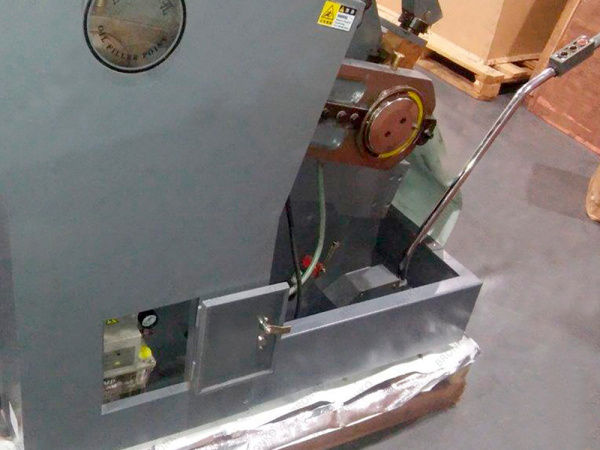 Тигельный пресс для высечки и биговки ML-750 Тигельный пресс для высечки и биговки ML-750