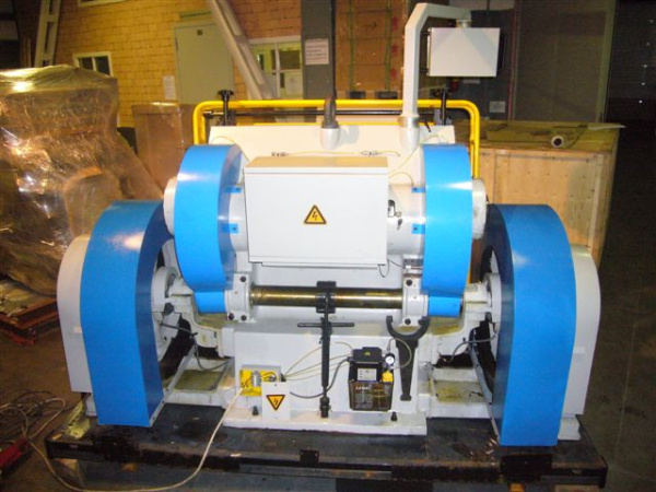 Тигельный пресс ZHHJ-1040 для высечки и биговки усиленной конструкции Тигельный пресс ZHHJ-1040 для высечки и биговки усиленной конструкции