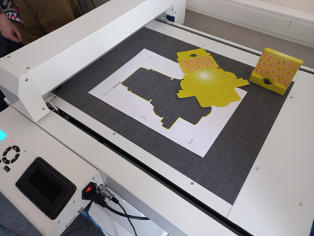 Планшетный режущий плоттер SAGA SG-FC4560A Планшетный режущий плоттер SAGA SG-FC4560A