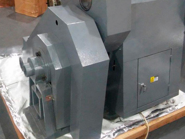 Тигельный пресс для высечки и биговки ML-750 Тигельный пресс для высечки и биговки ML-750