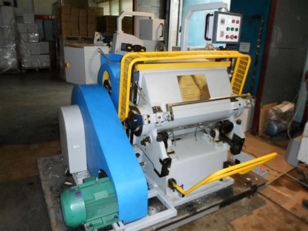 Тигельный пресс серии ZHHJ 920B для высечки и биговки усиленной конструкции Тигельный пресс серии ZHHJ 920B для высечки и биговки усиленной конструкции