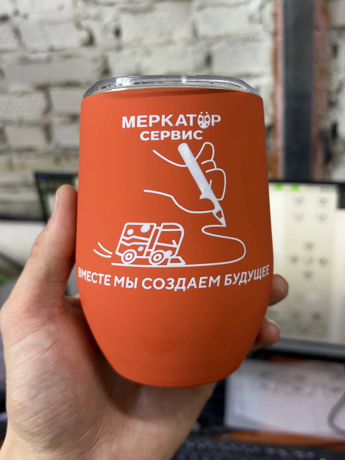 Запуск УФ-принтера UVStar Elf-IV-D в компании QwertyGifts
