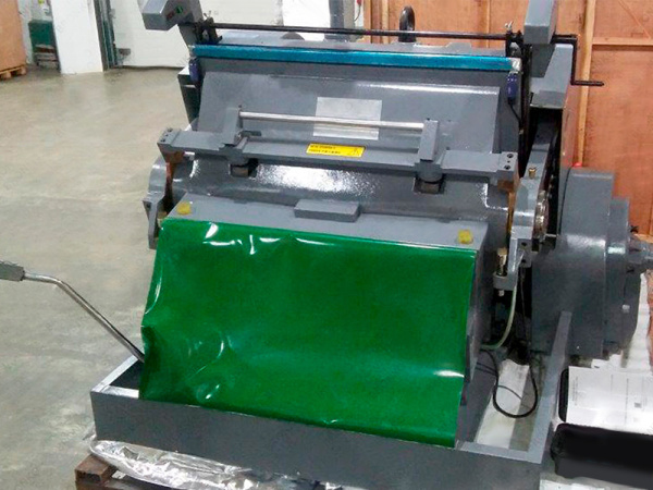 Тигельный пресс для высечки и биговки ML 1100 Тигельный пресс для высечки и биговки ML 1100